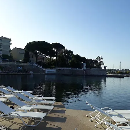 Вилла Les Pins Dores
